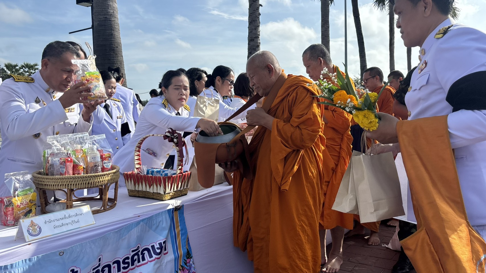 title - วันอังคารที่ 13 ตุลาคม 2569ิ เวลา 07.30 นายประเสริฐ กาญจนเกียรติกุล ปฏิรูปที่ดินจังหวัดบุรีรัมย์ มอบหมาย นางนวลละออง ชูมาตย์ ผู้อำนวยการกลุ่มยุทธศาสตร์และการปฏิรูปที่ดิน พร้อมข้าราชการและเจ้าหน้าที่ ส.ป.ก.บุรีรัมย์ ร่วมพิธีทำบุญตักบาตรถวายเป็นพระราชกุศลแด่พระบาทสมเด็จพระบรมชนกาธิเบศร มหาภูมิพล อดุลเดชมหาราช บรมนาถบพิตร เนื่องในวัน 